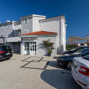 https://apartments-crnekovic-tomislava.primorje-gorskikotar.com